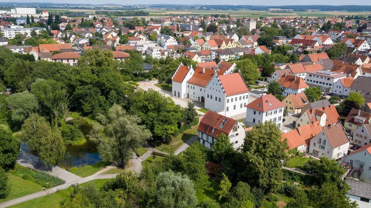 Blick auf Rain und Grüngürtel von oben