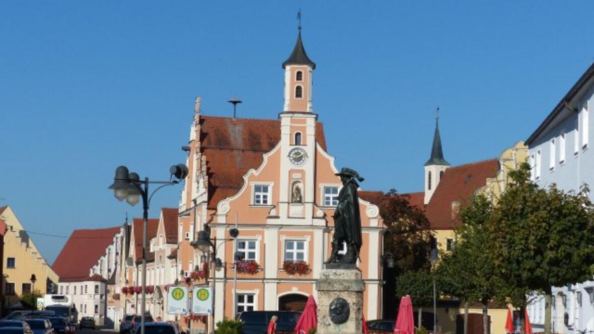 Das Rathaus in Rain - eine der Sehenswürdigkeiten der Stadt